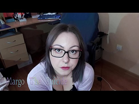 ❤️ Moza sexy con lentes chupa un consolador profundamente ante a cámara ❤❌ Vídeo porno en nós ﹏