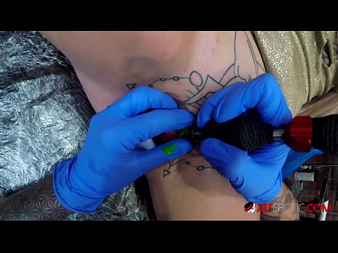 ❤️ Sully Savage, moi tatuada, tatuouse no clítoris ❤❌ Vídeo porno en nós ﹏